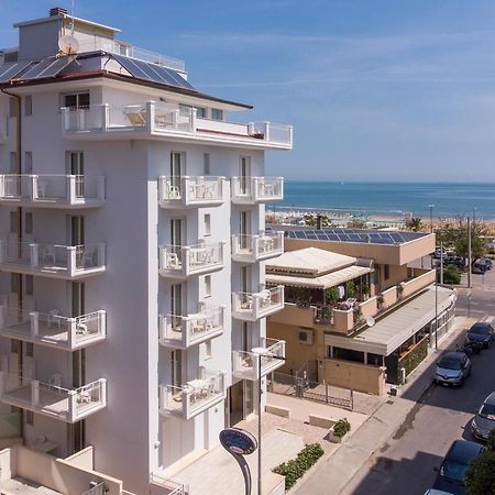 Rubino Apartments A 100Metri Dal Mare Riccione Exterior foto