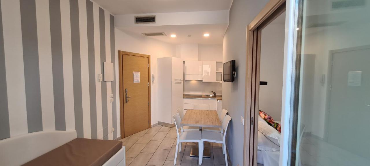 Rubino Apartments A 100Metri Dal Mare Riccione Exterior foto