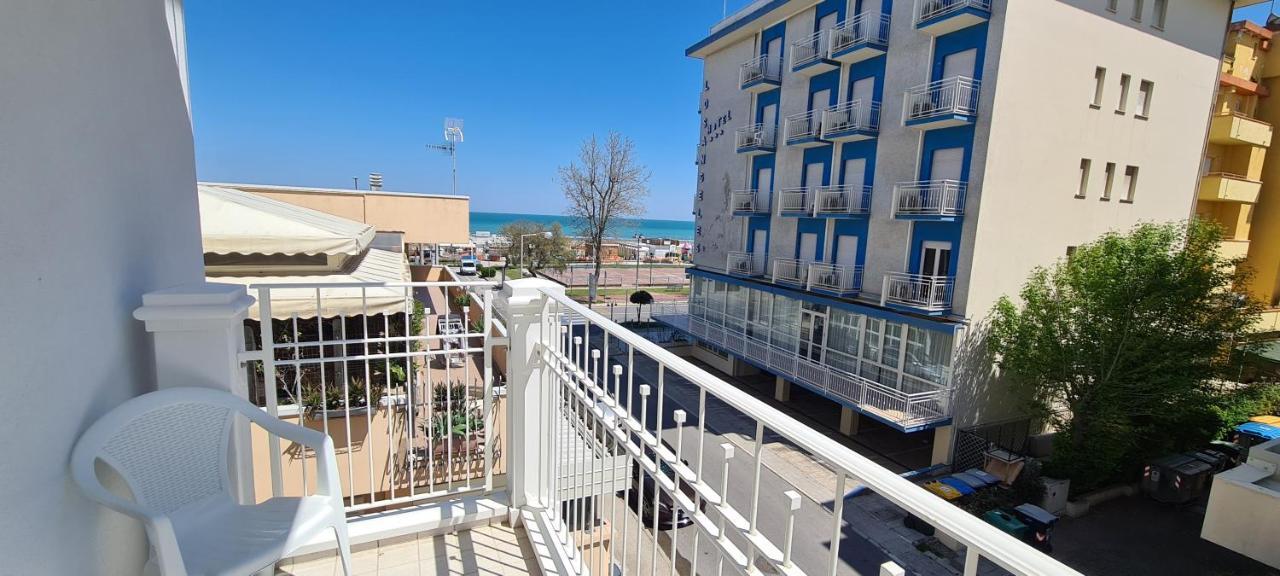 Rubino Apartments A 100Metri Dal Mare Riccione Exterior foto
