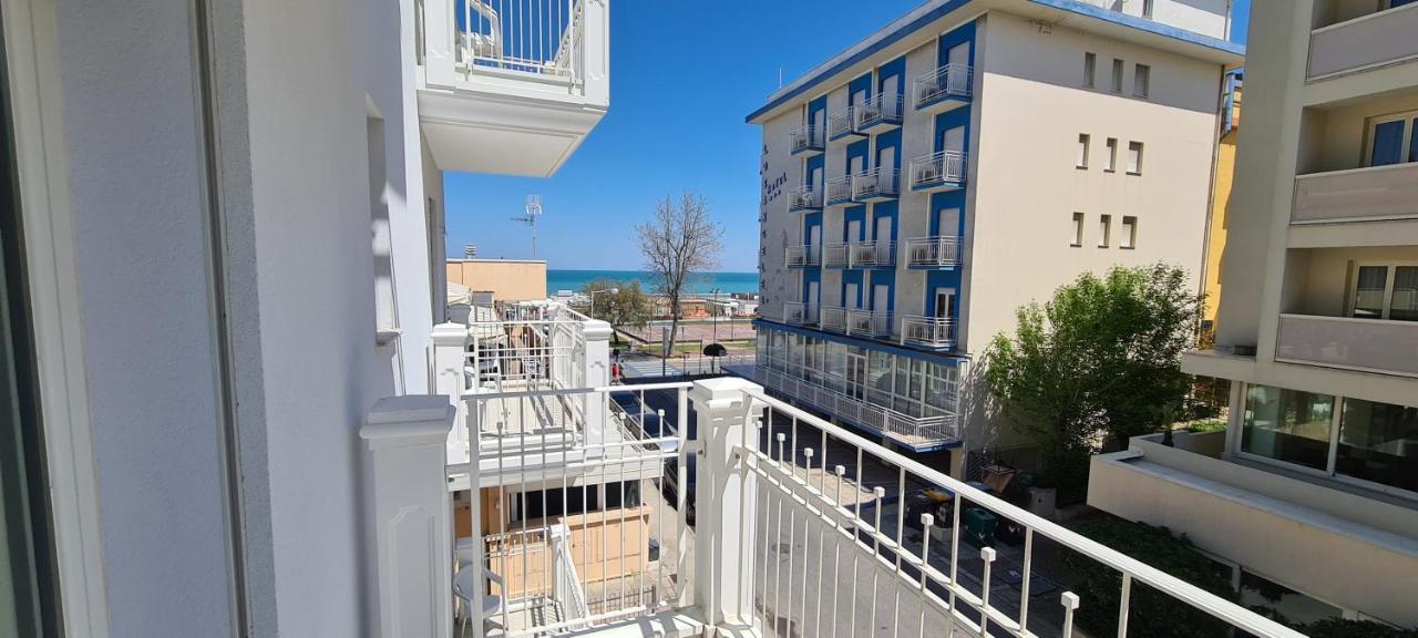 Rubino Apartments A 100Metri Dal Mare Riccione Exterior foto