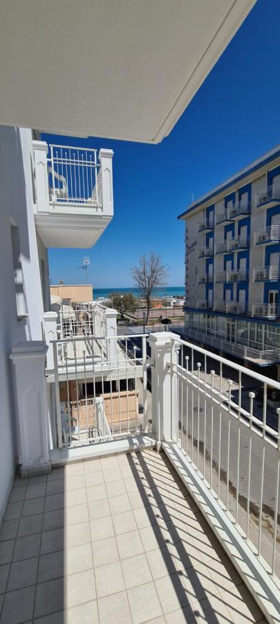 Rubino Apartments A 100Metri Dal Mare Riccione Exterior foto