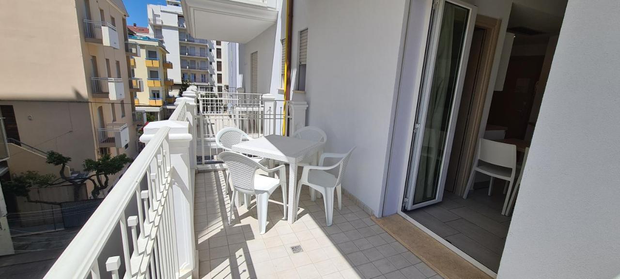 Rubino Apartments A 100Metri Dal Mare Riccione Exterior foto