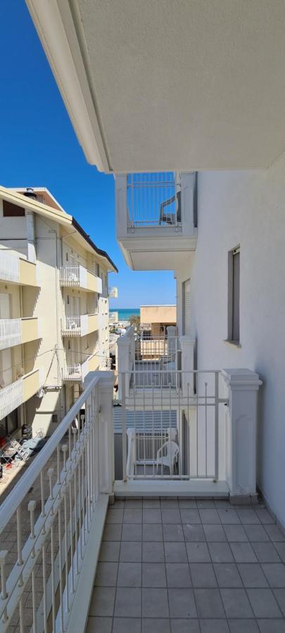 Rubino Apartments A 100Metri Dal Mare Riccione Exterior foto