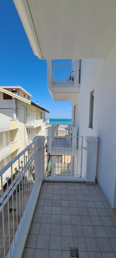 Rubino Apartments A 100Metri Dal Mare Riccione Exterior foto