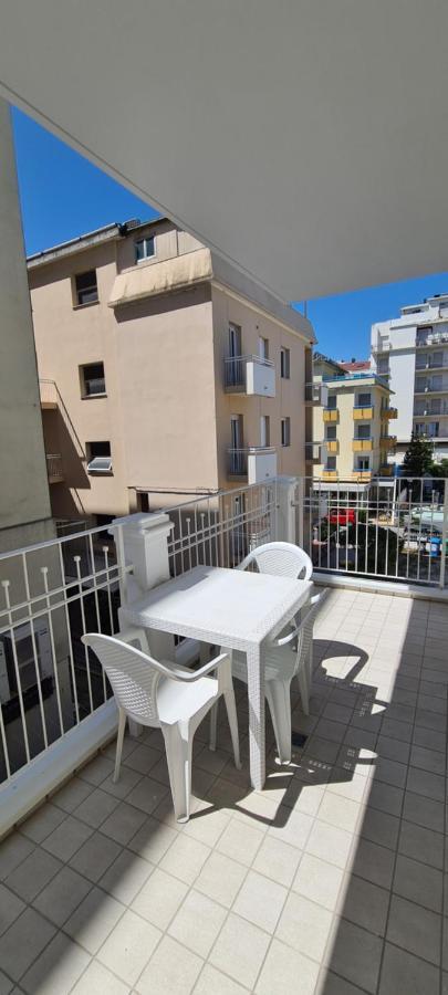 Rubino Apartments A 100Metri Dal Mare Riccione Exterior foto