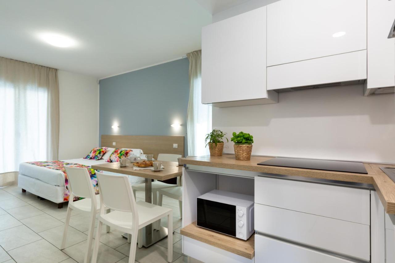Rubino Apartments A 100Metri Dal Mare Riccione Exterior foto